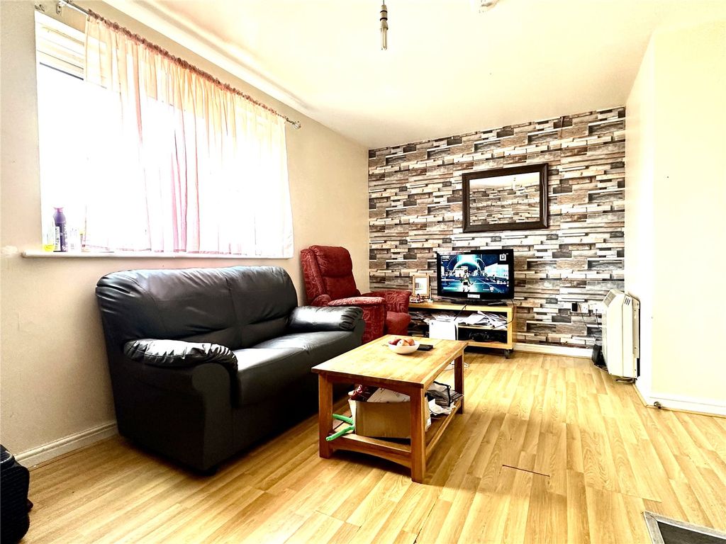 Property photo 2 of 6 Lounge