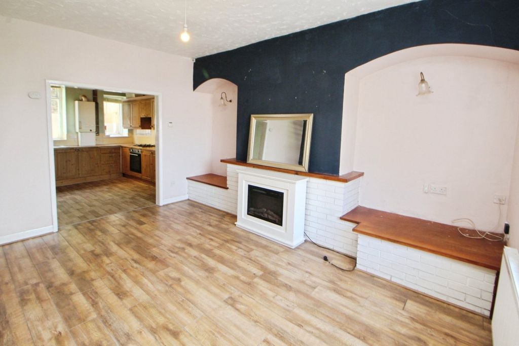 Property photo 2 of 8 Picture No. 11