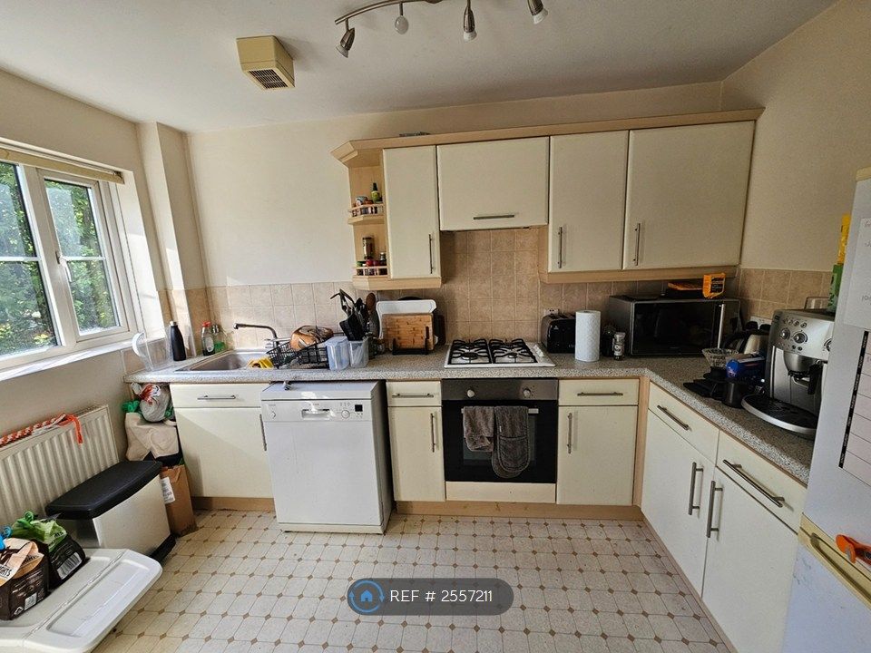 Property photo 3 of 9 Kitchen