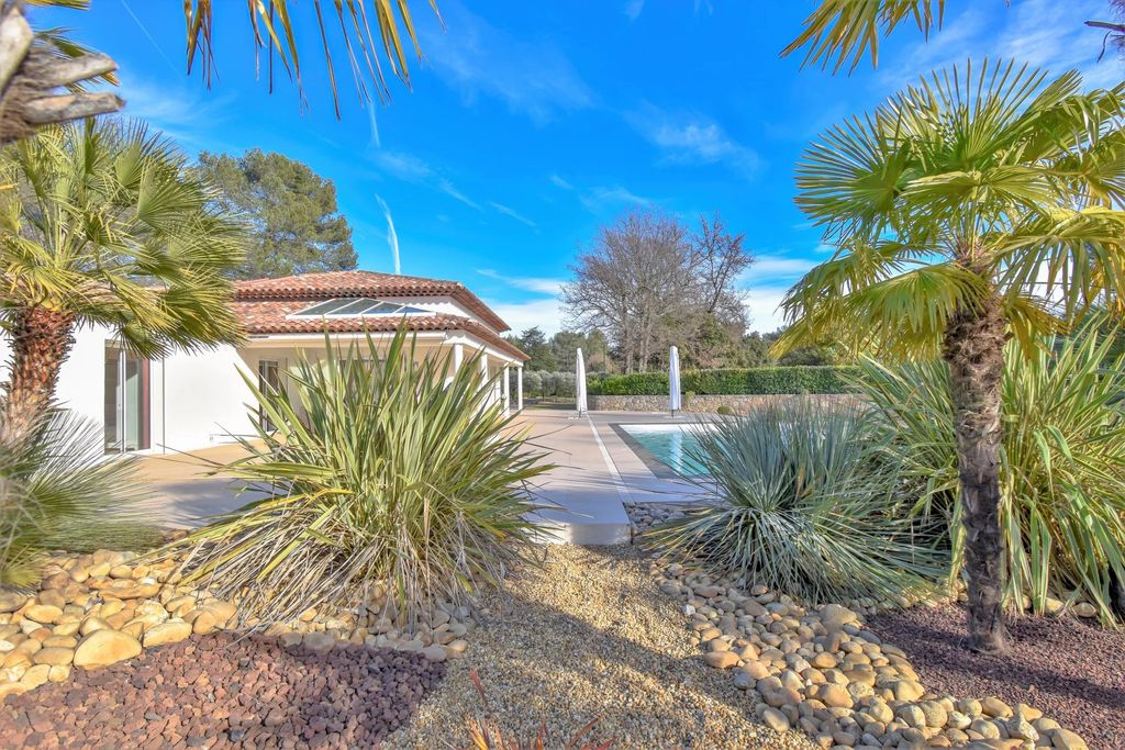 Property photo 2 of 33