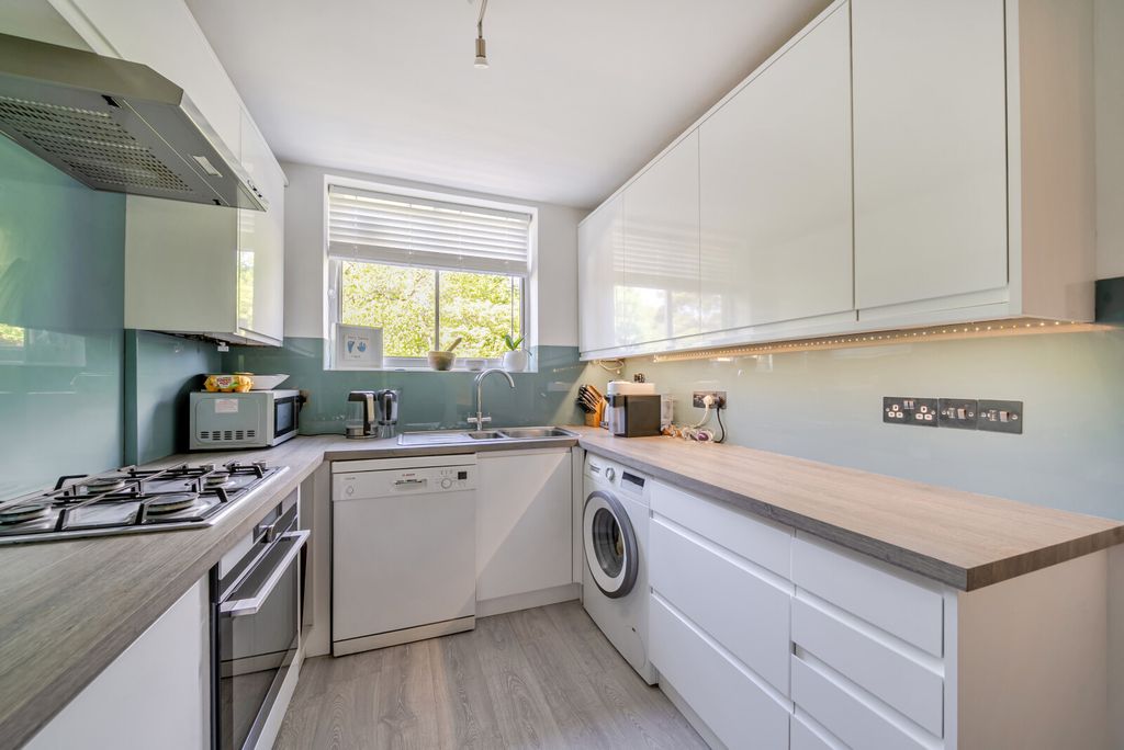 Property photo 3 of 15 1457139-9-69Fb194...