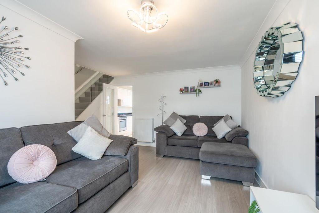 Property photo 3 of 16 Lounge (2).Jpg