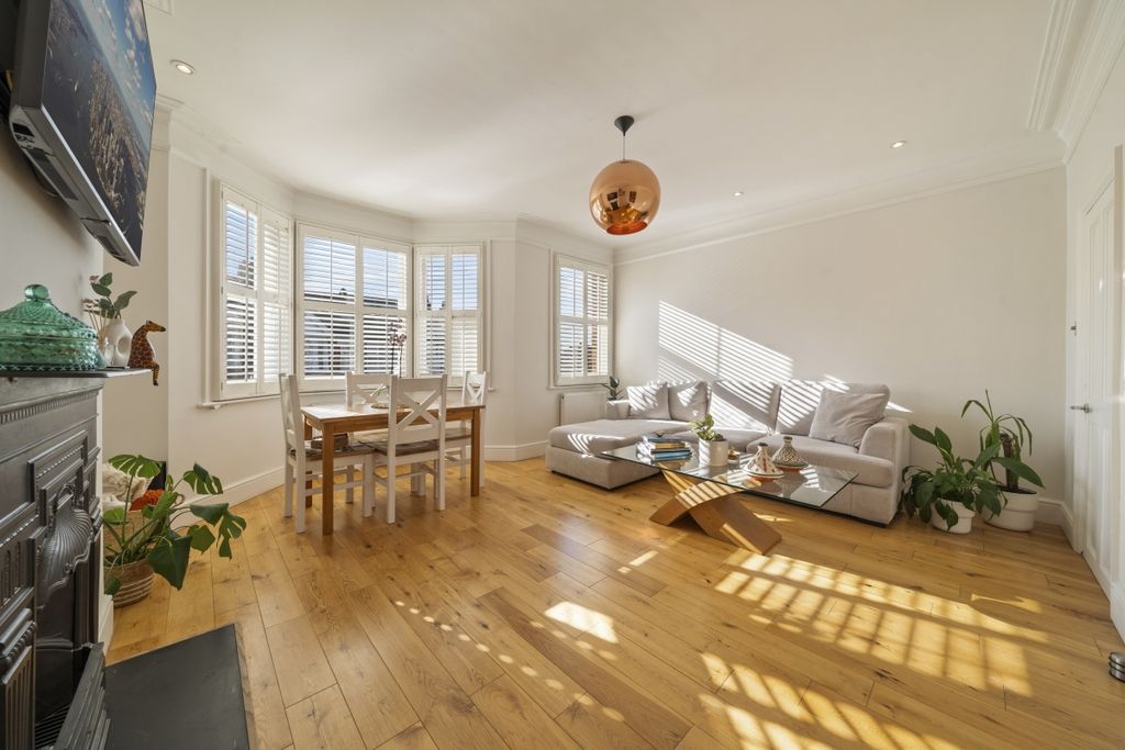 Property photo 2 of 11 8