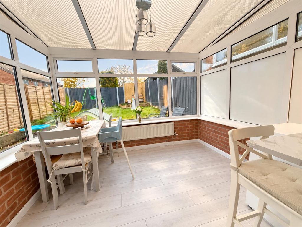 Property photo 3 of 9 Conservatory