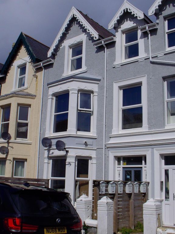 Property photo 1 of 8 Photograph 1