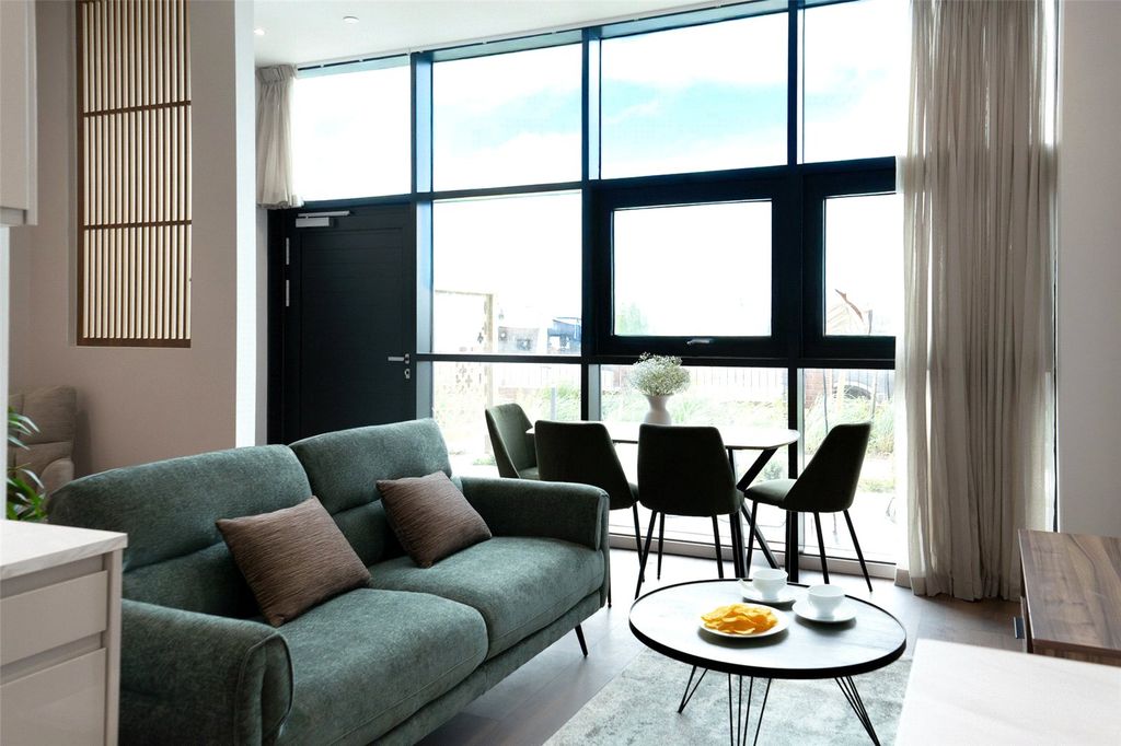 Property photo 2 of 12