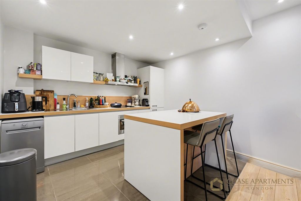 Property photo 2 of 12 Cubitt Building Sw1W 8Ql-3.Jpg