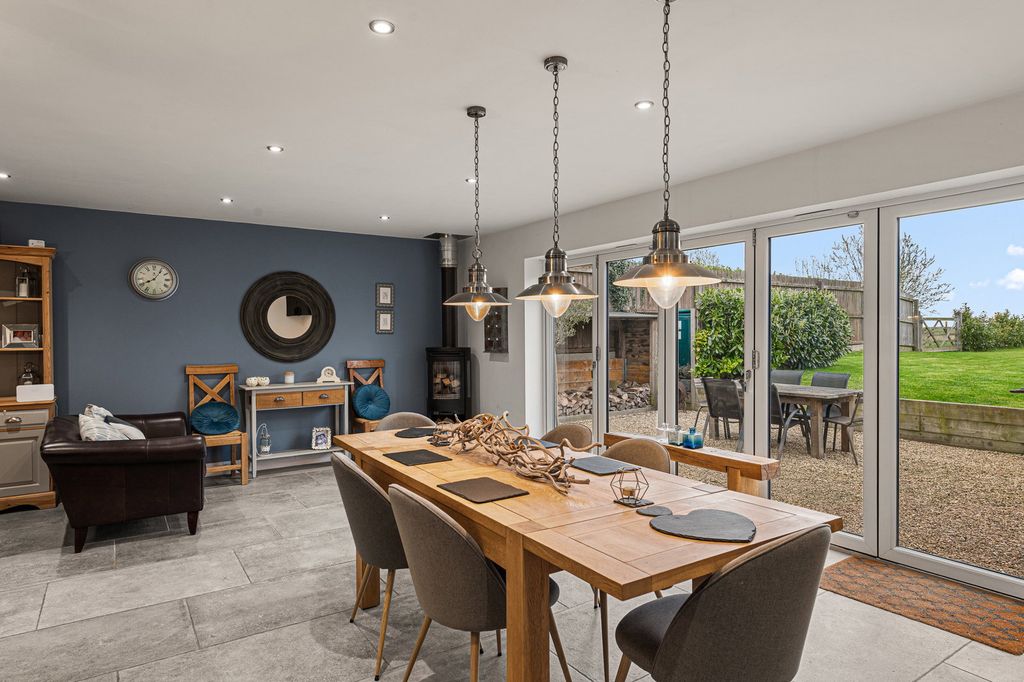 Property photo 3 of 39