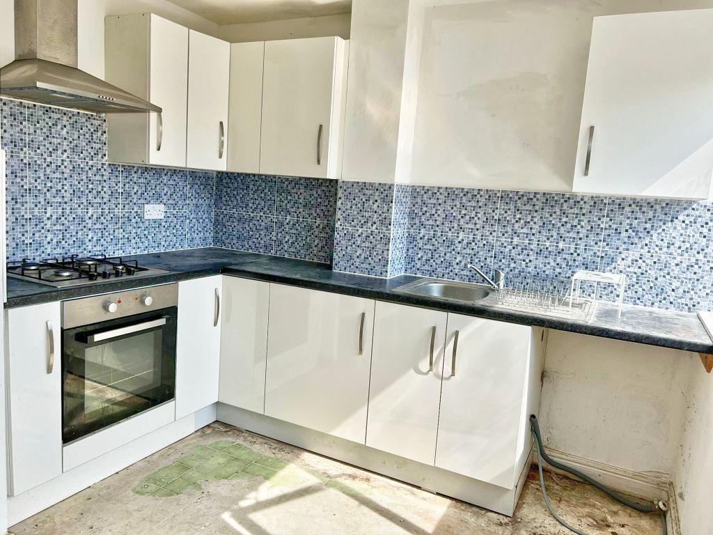 Property photo 3 of 11 Kitchen
