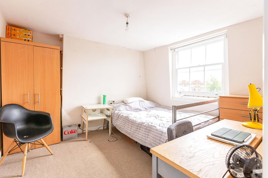 Property photo 3 of 7 3