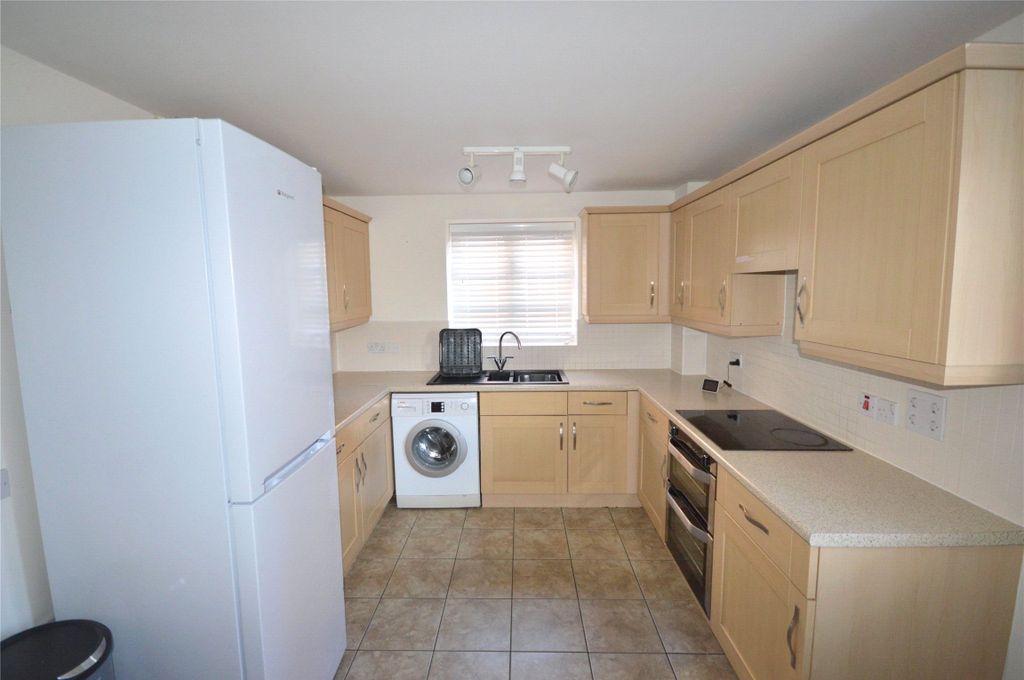 Property photo 3 of 8 Kitchen