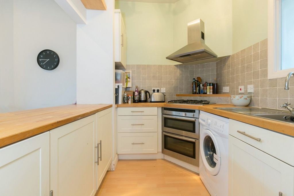 Property photo 2 of 7 Kitchen