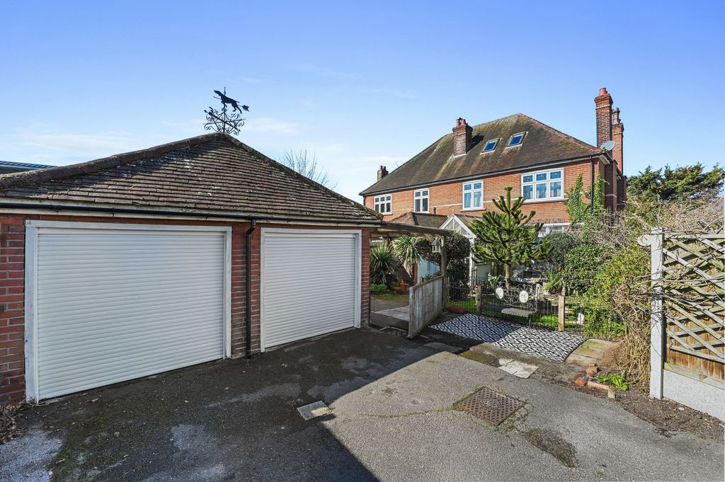 Property photo 1 of 25