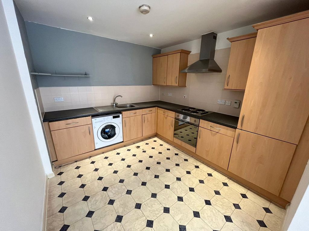 Property photo 2 of 6 Kitchen