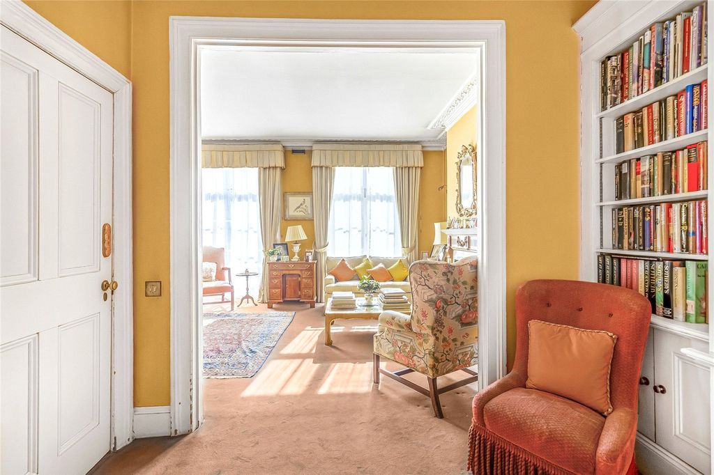 Property photo 3 of 38 Picture No. 02