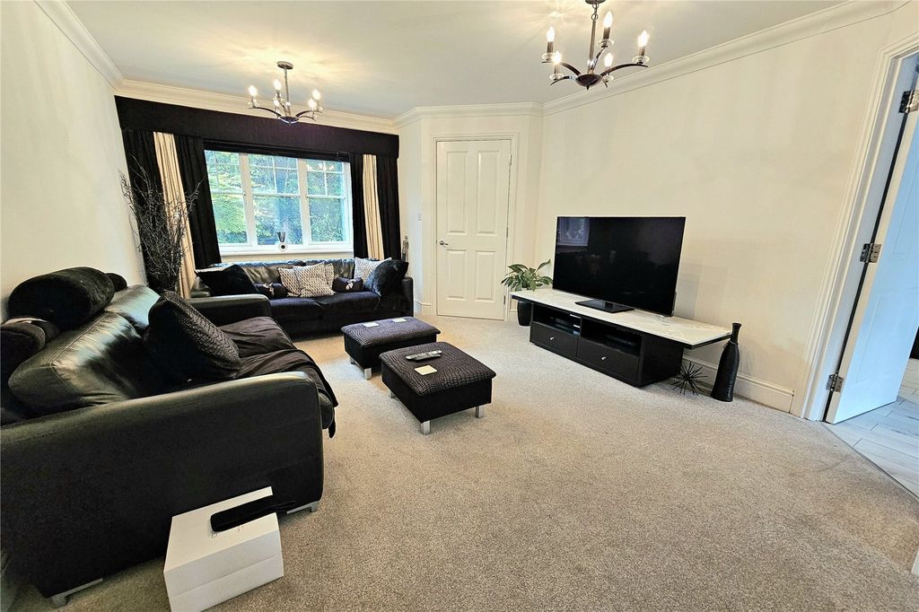 Property photo 2 of 16 Picture No. 13