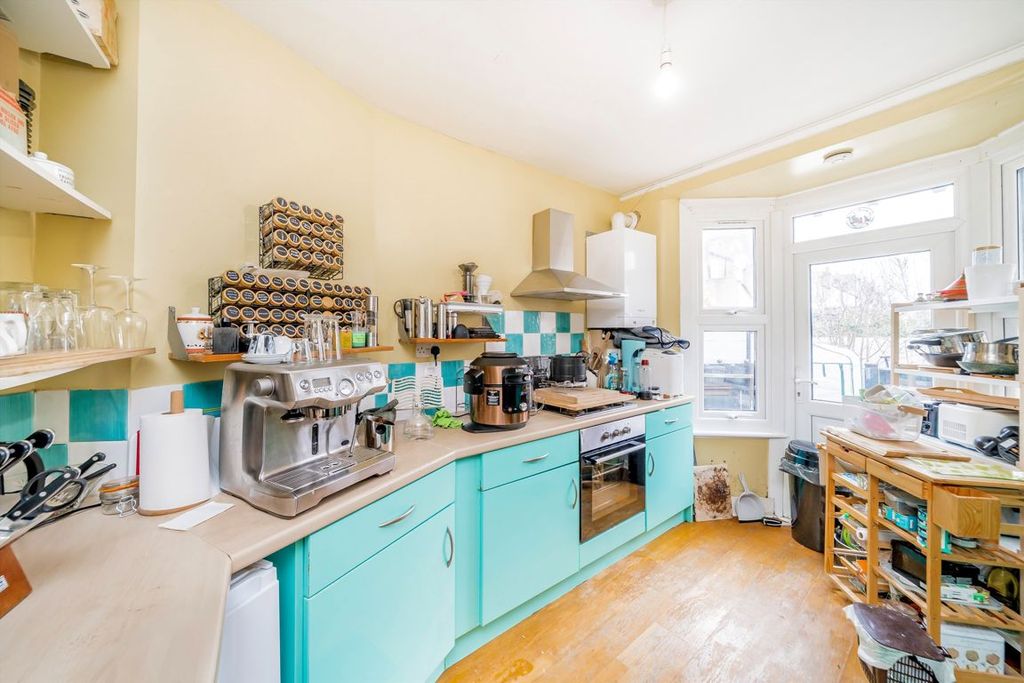 Property photo 3 of 6