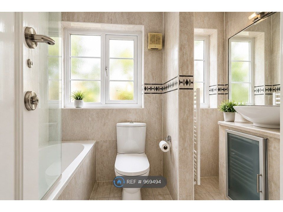 Property photo 2 of 7 Bathroom