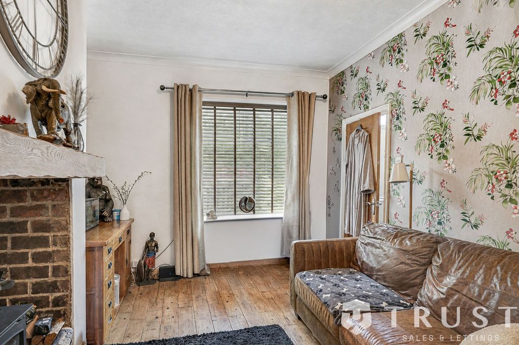 Property photo 2 of 25
