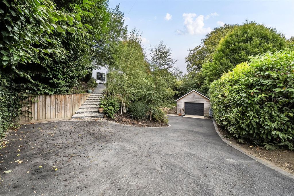 Property photo 2 of 27 1341719-17-68Ade5Afeb10F.Jpg