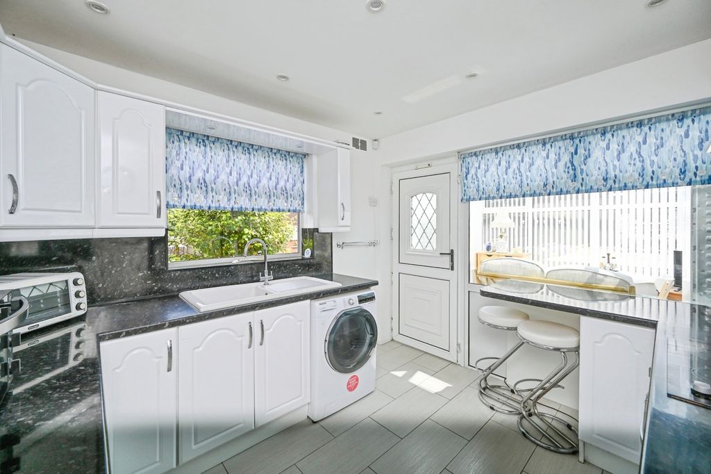 Property photo 2 of 17 Photo