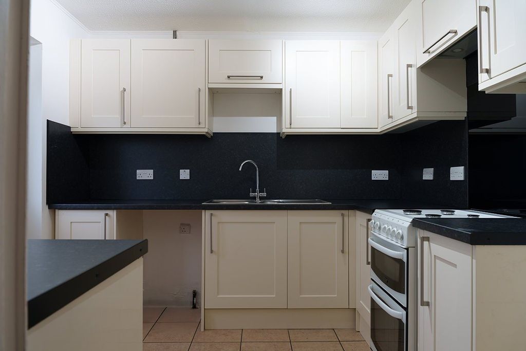 Property photo 2 of 14 98 St Laurence Kitchen One