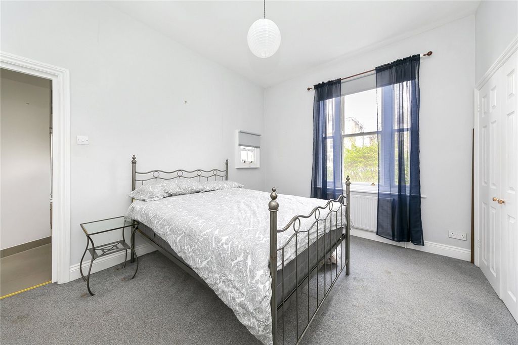 Property photo 3 of 11 Picture No. 12