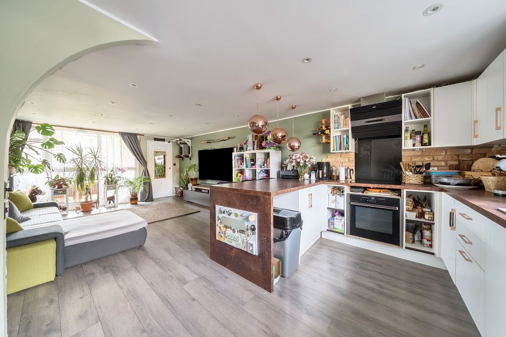 Property photo 2 of 12