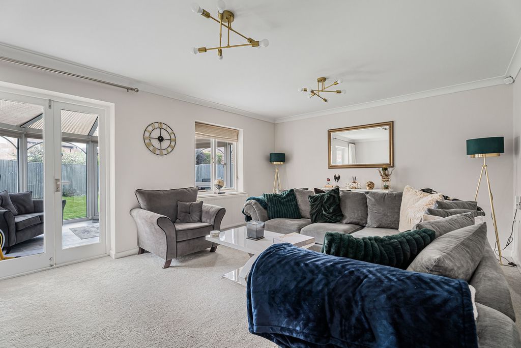 Property photo 2 of 21