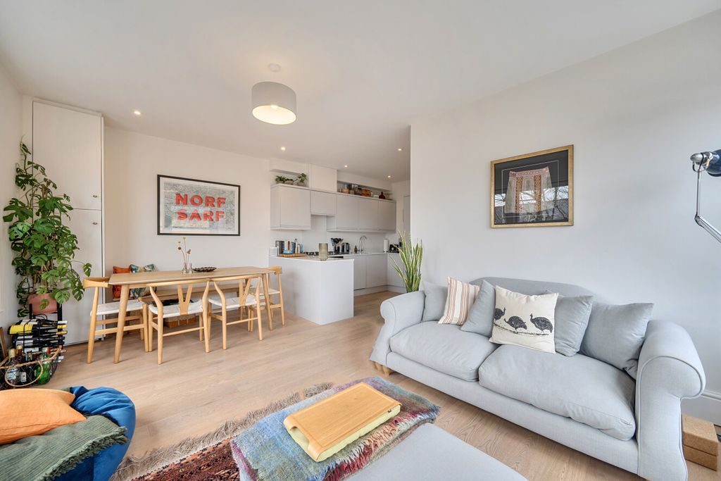 Property photo 2 of 13 1422774-10-69Aed2...