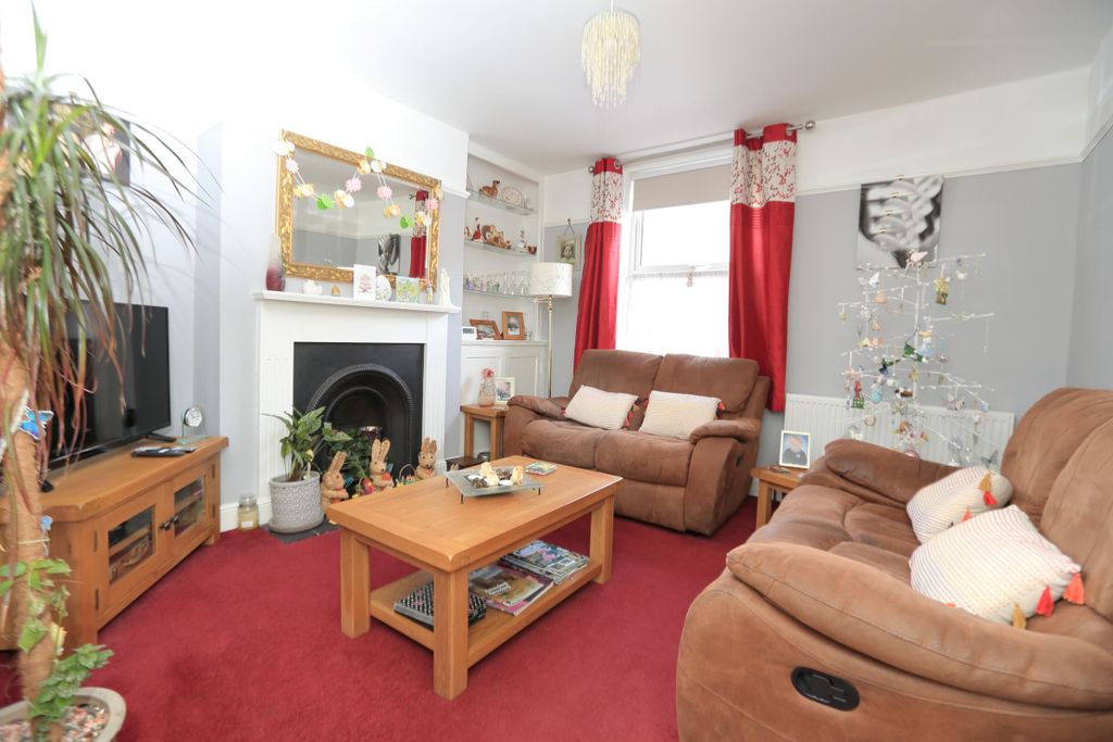 Property photo 2 of 18