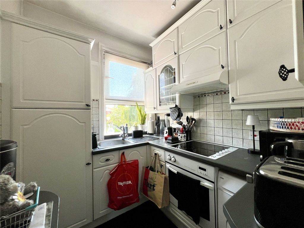 Property photo 3 of 8 Kitchen
