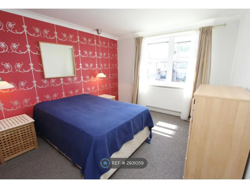 Apartment in Southampton, Hollybrook - More