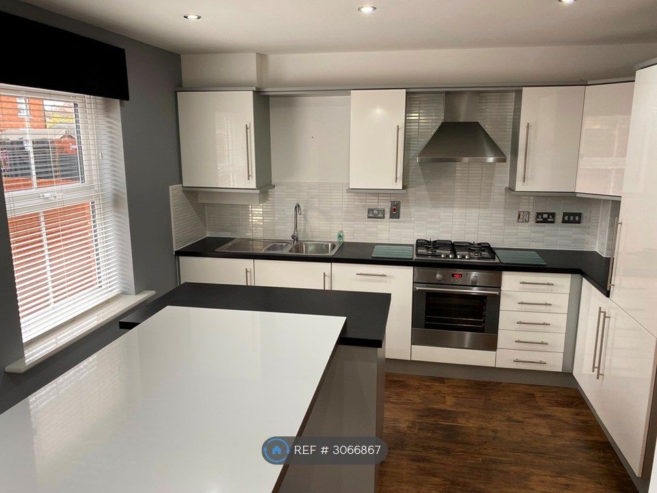 Property photo 1 of 12 Kitchen