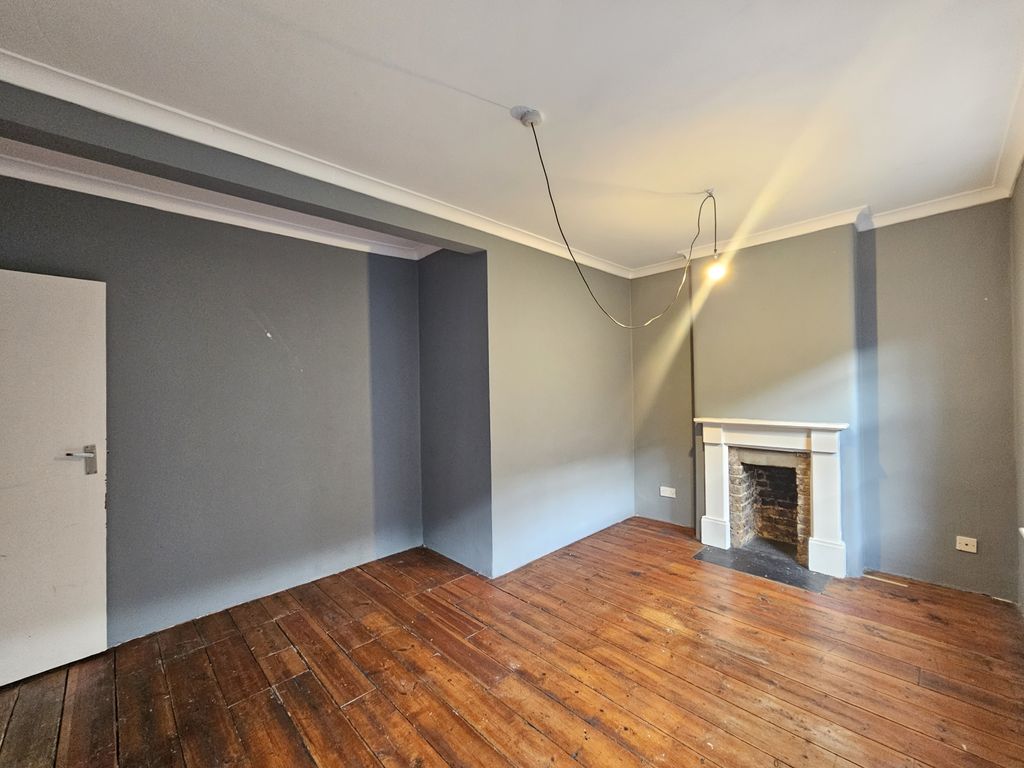 Property photo 2 of 7 Gallery