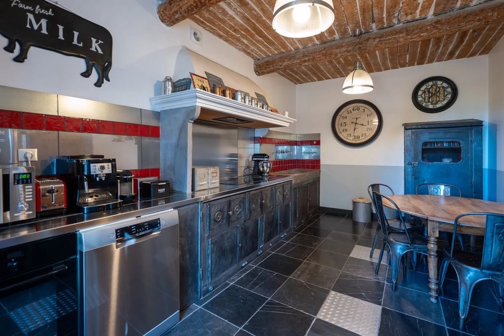 Property photo 2 of 4