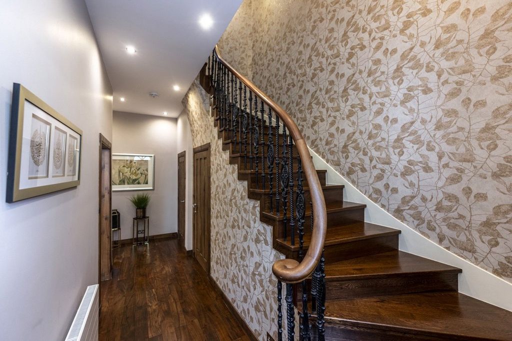 Property photo 3 of 14 Hall