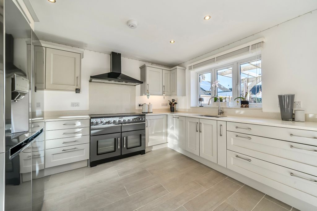Property photo 3 of 28 Kitchen / Dining Room