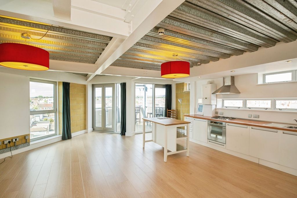 Property photo 3 of 24 Pbox-Img.Jpg