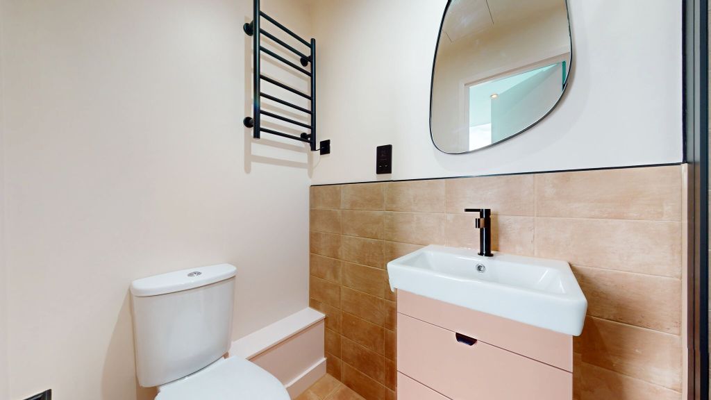 Property photo 3 of 27 Bathroom