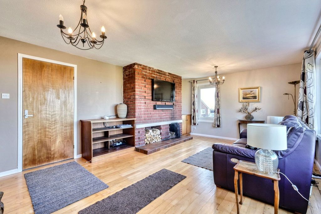 Property photo 2 of 24