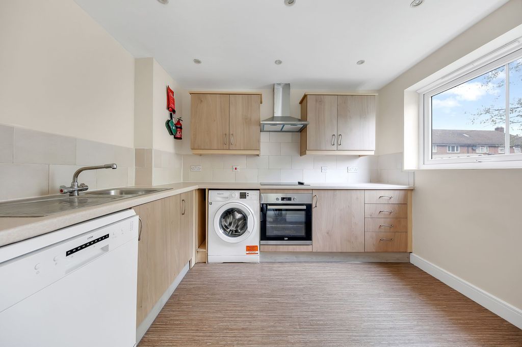 Property photo 2 of 23