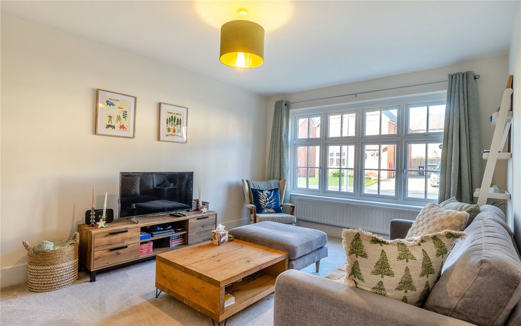 Property photo 3 of 17 Sitting Room