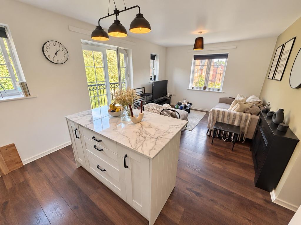 Property photo 3 of 18 Lounge/Kitchen