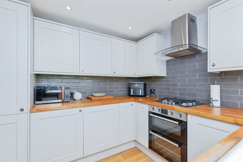 Property photo 3 of 18