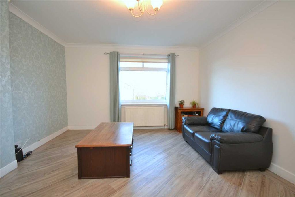 Property photo 3 of 14 Lounge