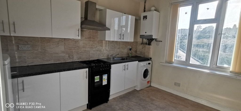 Property photo 2 of 14 Photograph 6