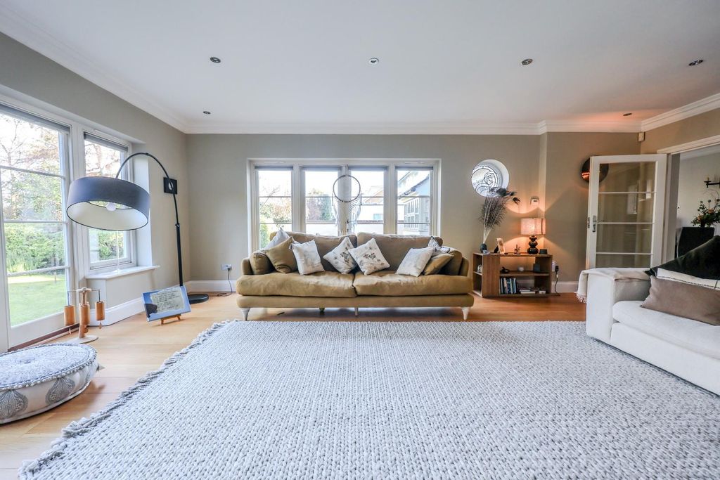 Property photo 2 of 40