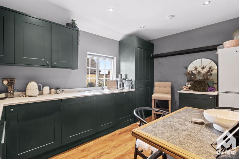 Property photo 3 of 6 Photo 5