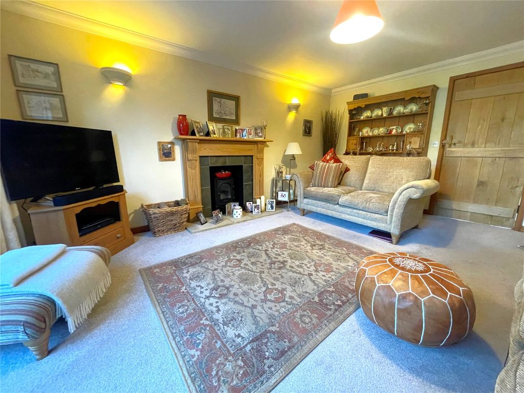 Property photo 2 of 17 Picture No. 12